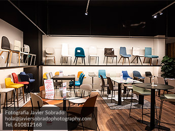 nueva exposicion tienda sillas mesas taburetes