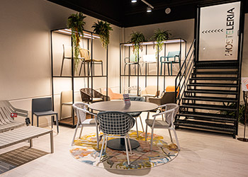 Nueva exposición tienda Sillas Mesas Taburetes Multisilla