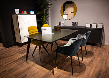 nueva exposicion tienda sillas mesas taburetes
